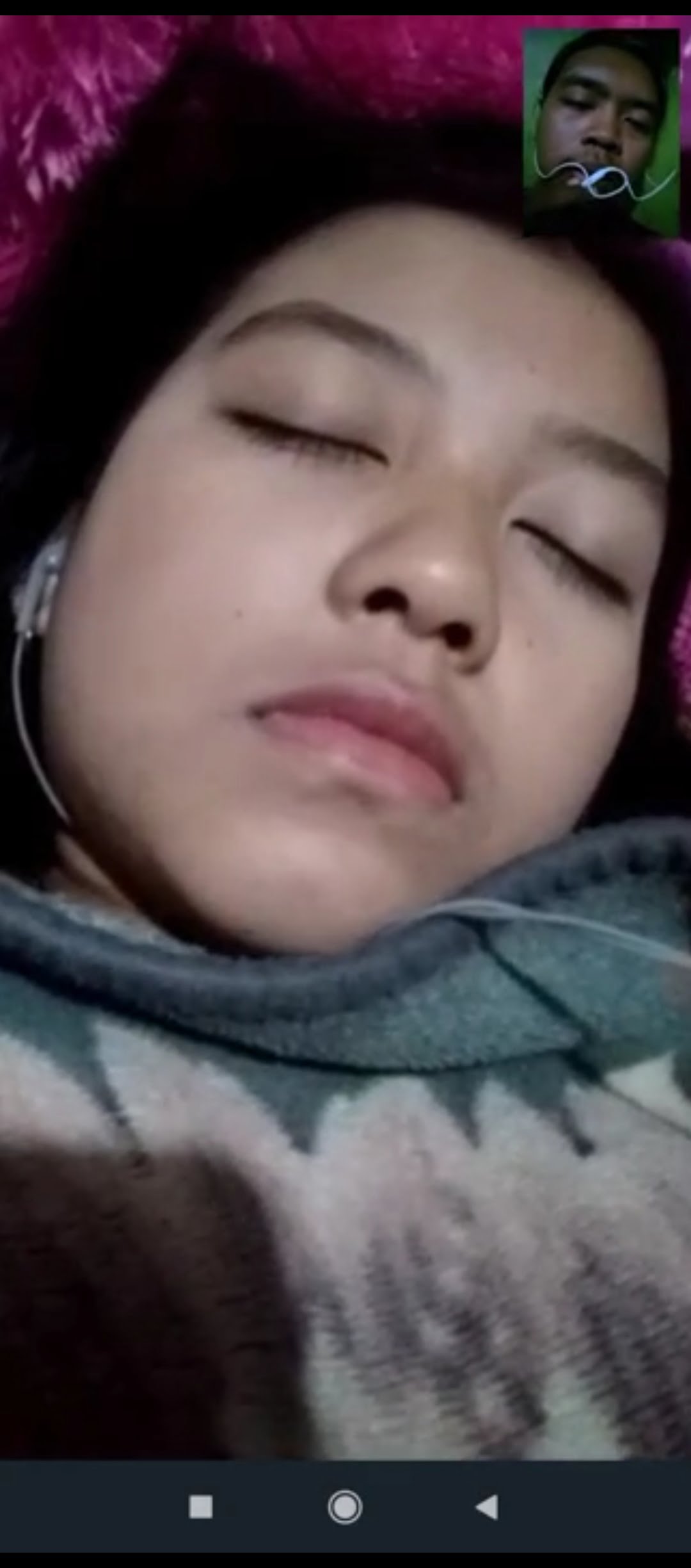 mau tidur malah di ajak vcs