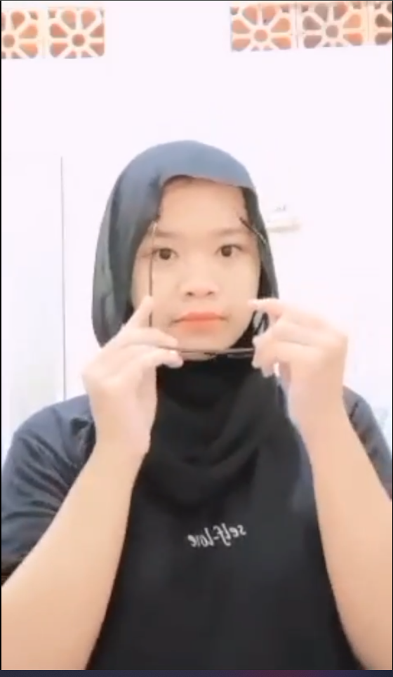 bokepindo cewe krudung pamer TT sambil mandi