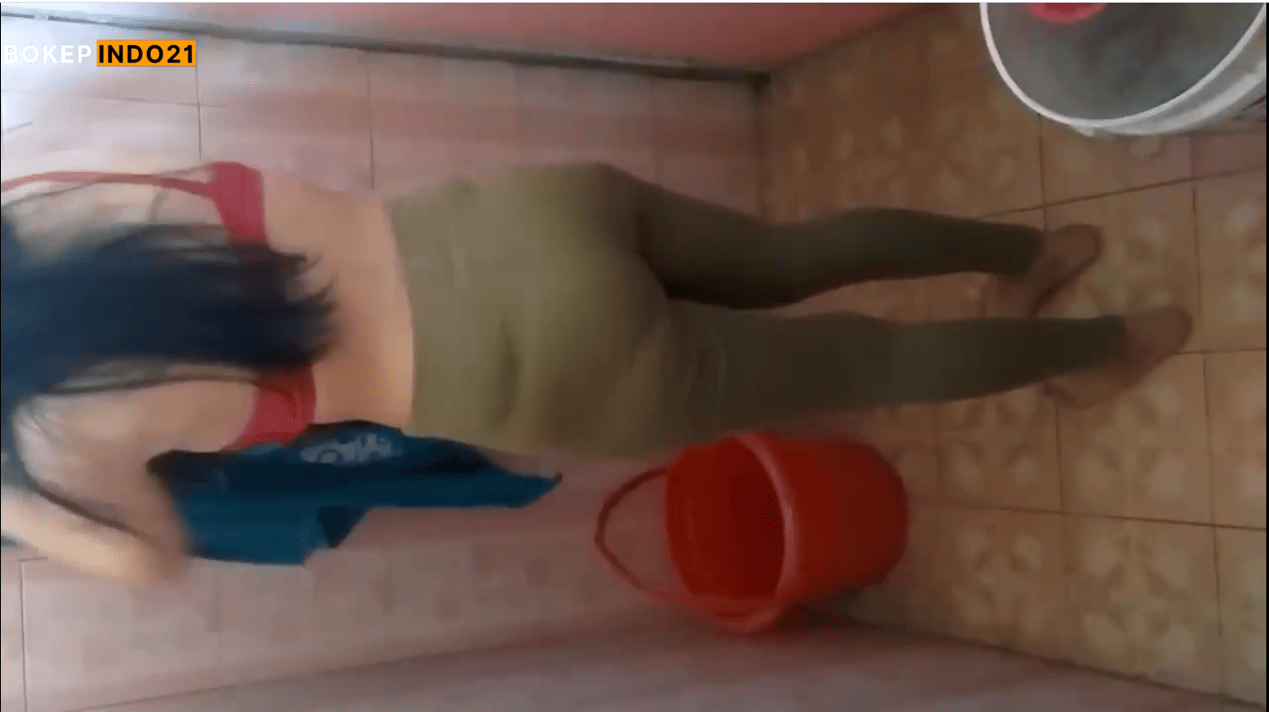 video bokepindo rekam diam-diam adik lagi mandi