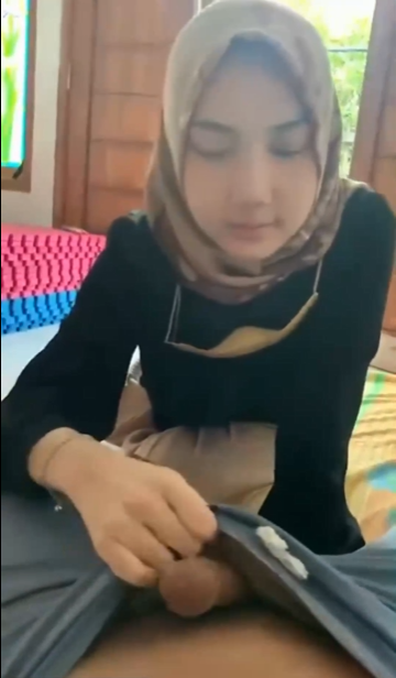 Versi Full Miss Devi Hijab Cantik Nyepong Kenyot Susu